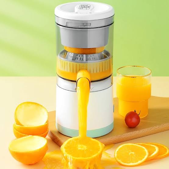 YANHAO Juicer: Your portable and chargeable fruit juicer solution.