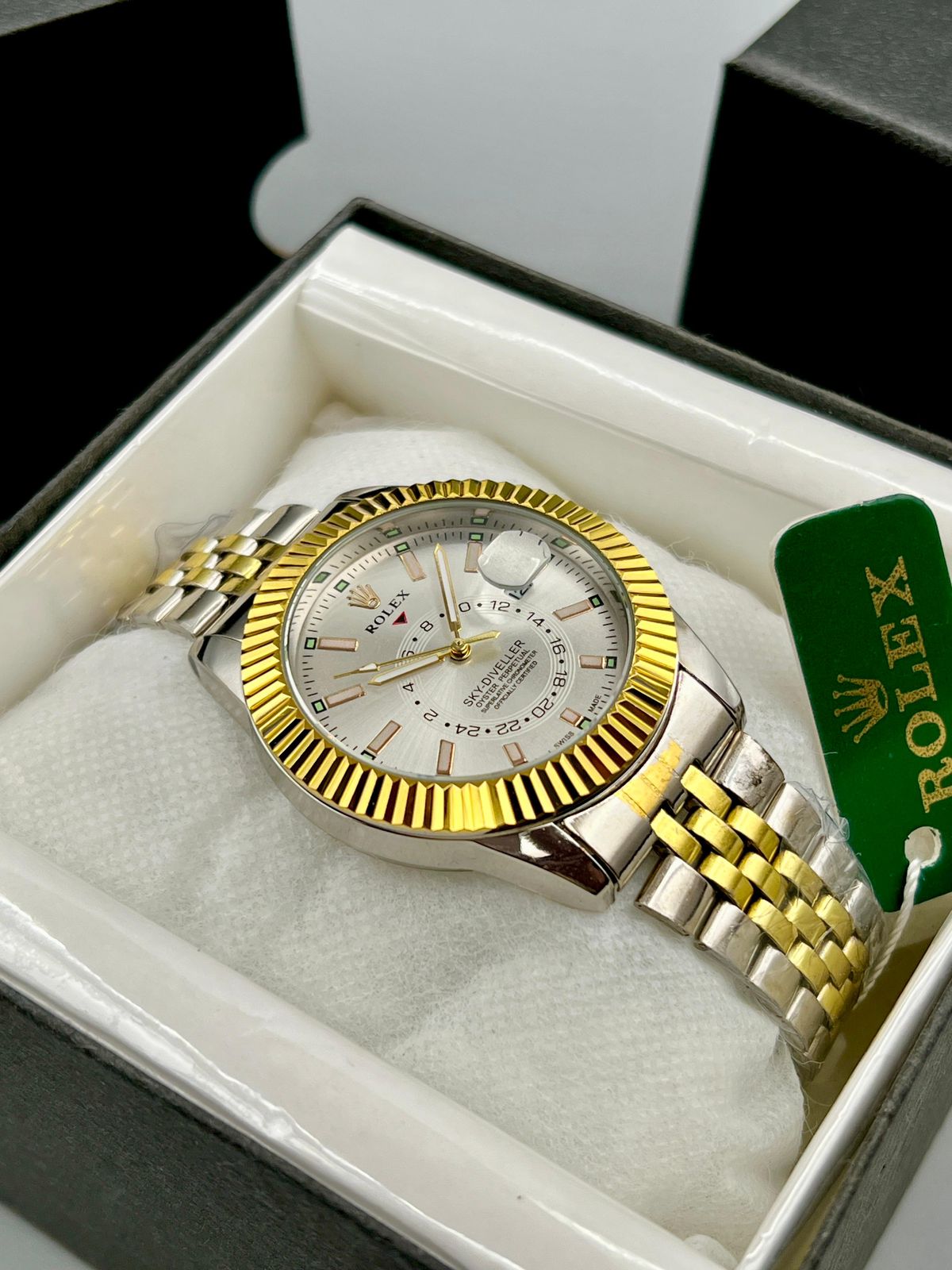 Timeless Elegance: A classic Men's Rolex Datejust