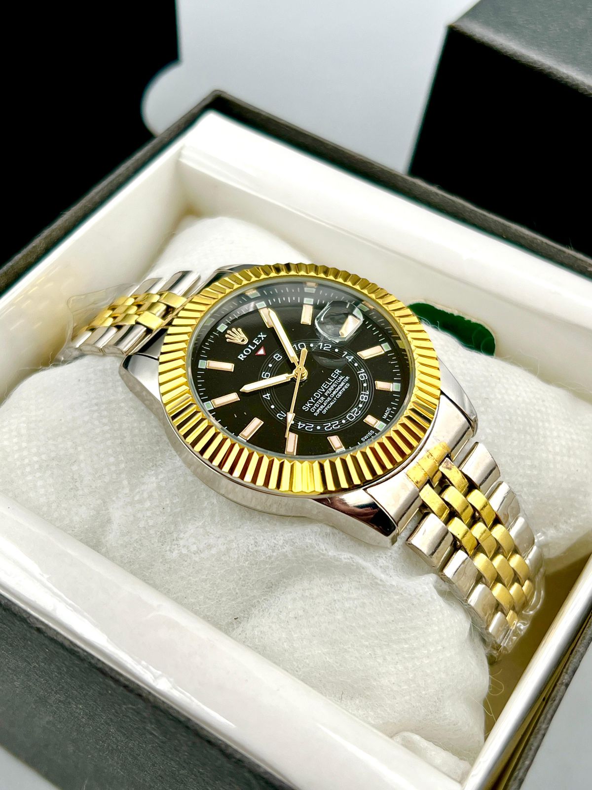 Timeless Elegance: A classic Men's Rolex Datejust